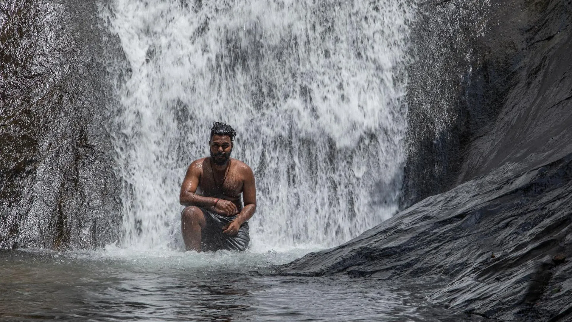 Resort Aruvikuzhy Waterfalls Villa Kozhancheri