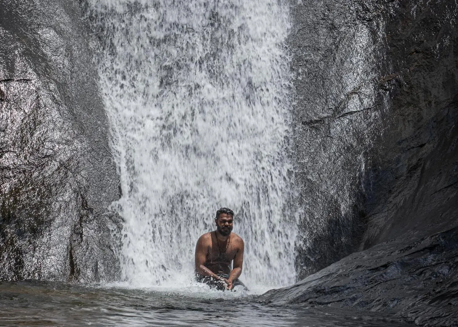 Aruvikuzhy Waterfalls Villa Kozhancheri Resort